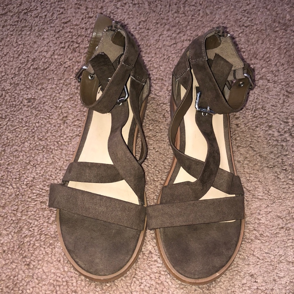 Forever 21 Green Sandals Size 8